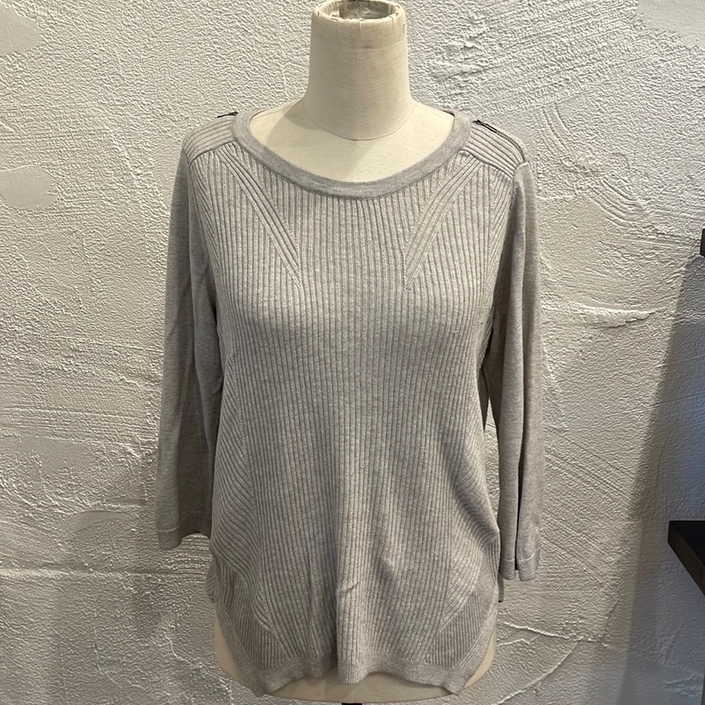 Knit sweater with amazing details.